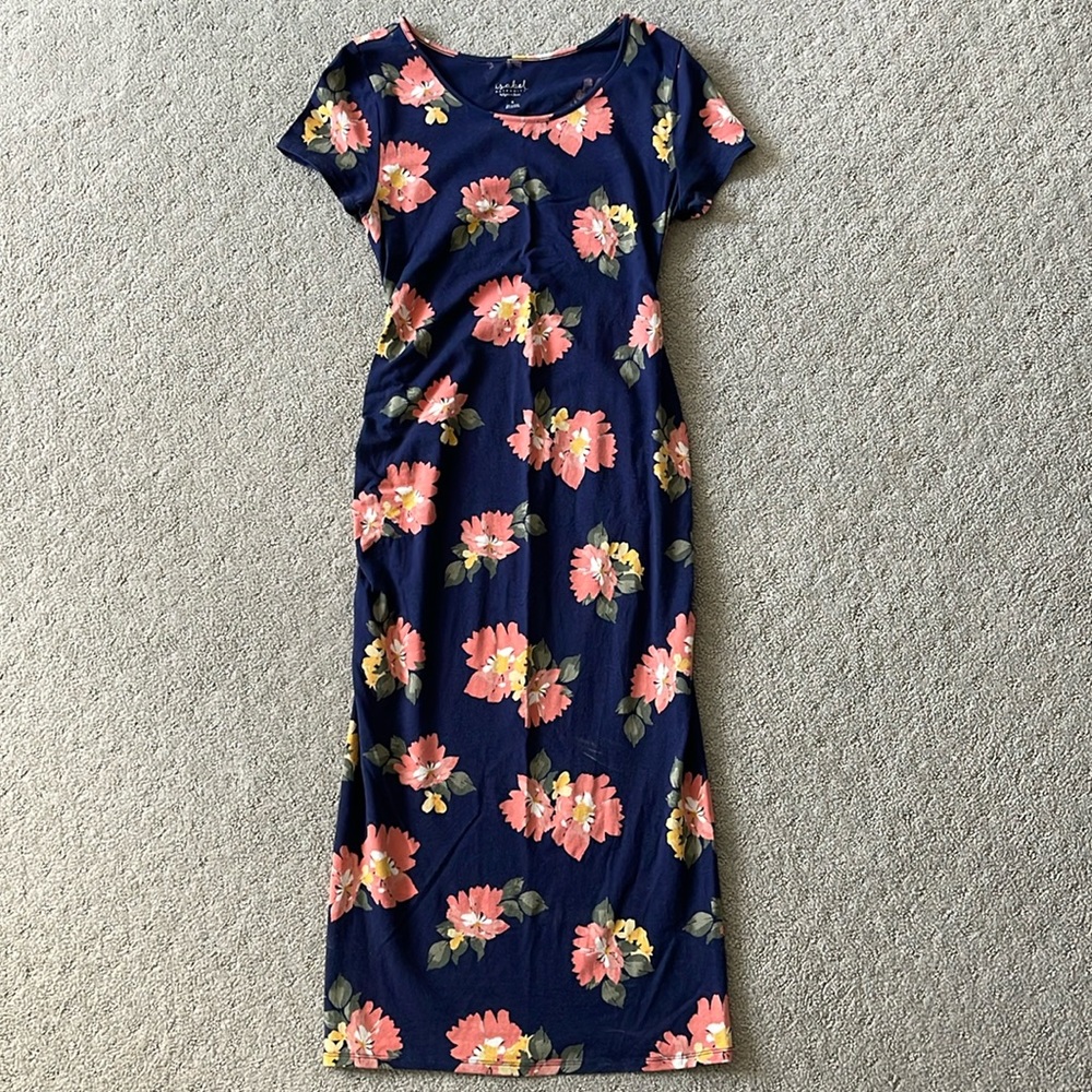 Short sleeve floral midi maternity dress